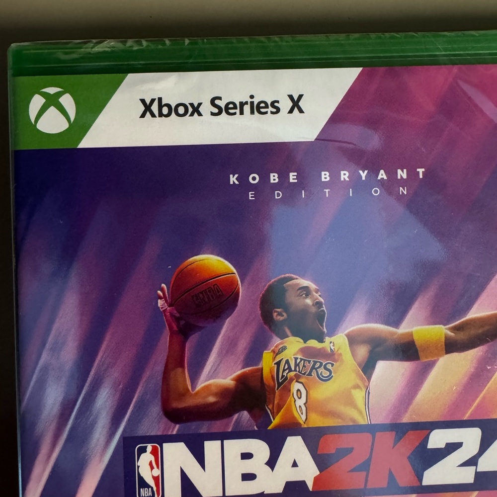 NBA 24 Kobe Bryant Edition for Xbox Series X - Purple and Yellow - Picture 2 of 3